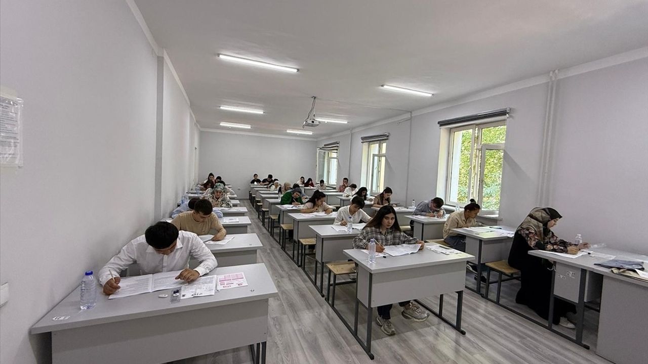 Yunus Emre Enstitüsü Özbekistan'da Türkçe Yeterlik Sınavı Düzenledi