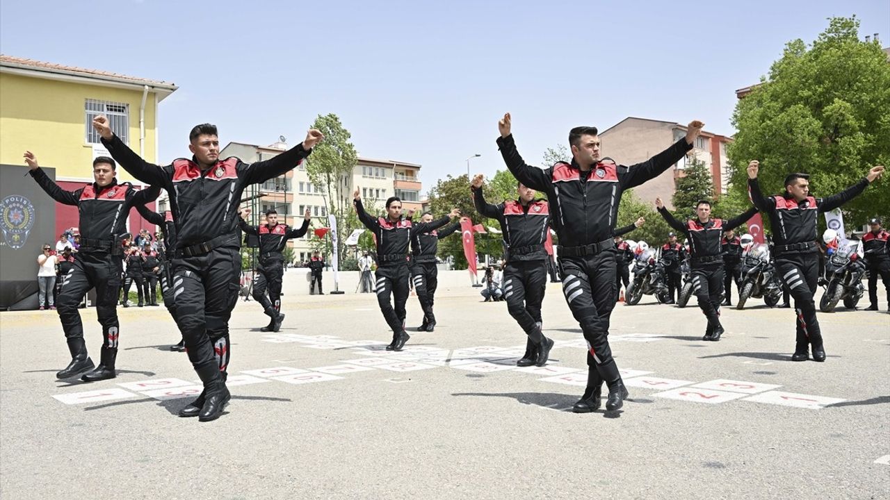 Yunus Polisleri, 19 Mayıs Etkinlikleri Kapsamında Gösteri Düzenledi