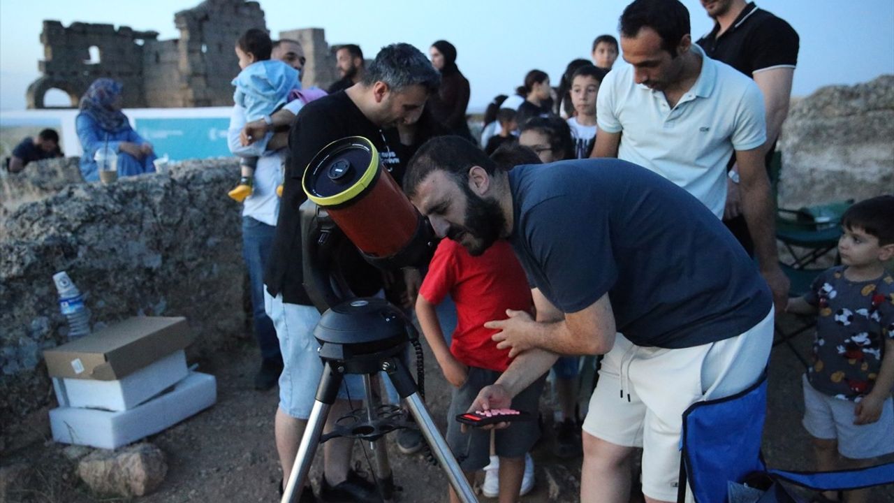 Zerzevan Kalesi'nde "Yıldızlar Altında Bilim ve Sanat" Etkinliği Gerçekleştirildi