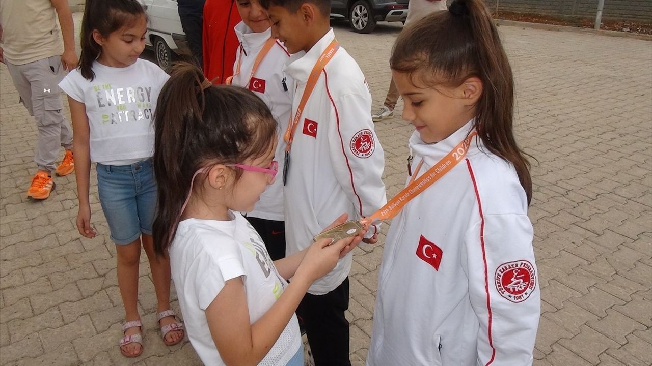 10 Yaşındaki Arin Vefa, Balkan Karate Şampiyonu Oldu