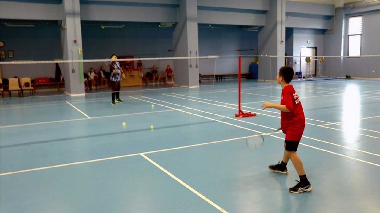 10 Yaşındaki Badmintoncu Muhammed Emin Gözkaman'ın Hedefi Türk Bayrağını Dalgalandırmak