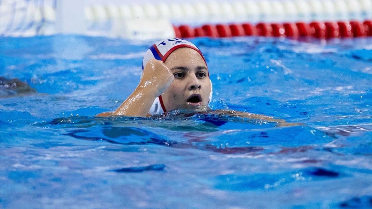 16 Yaş Altı Kızlar Avrupa Sutopu Şampiyonası: Türkiye, Slovakya'yı 14-8 Yendi
