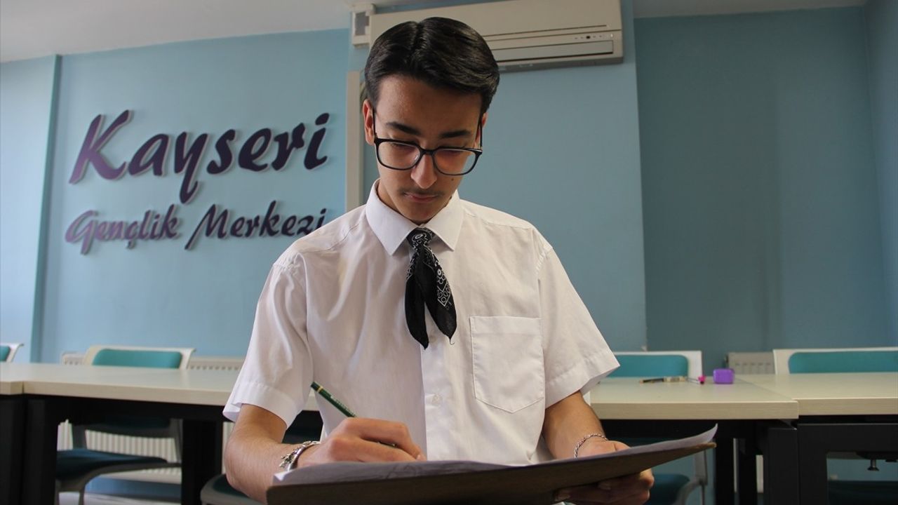 17 Yaşındaki Mustafa Çağkan, Deprem Sonrası Hayalini Gerçekleştiriyor: Çin Seyahati Kazandı