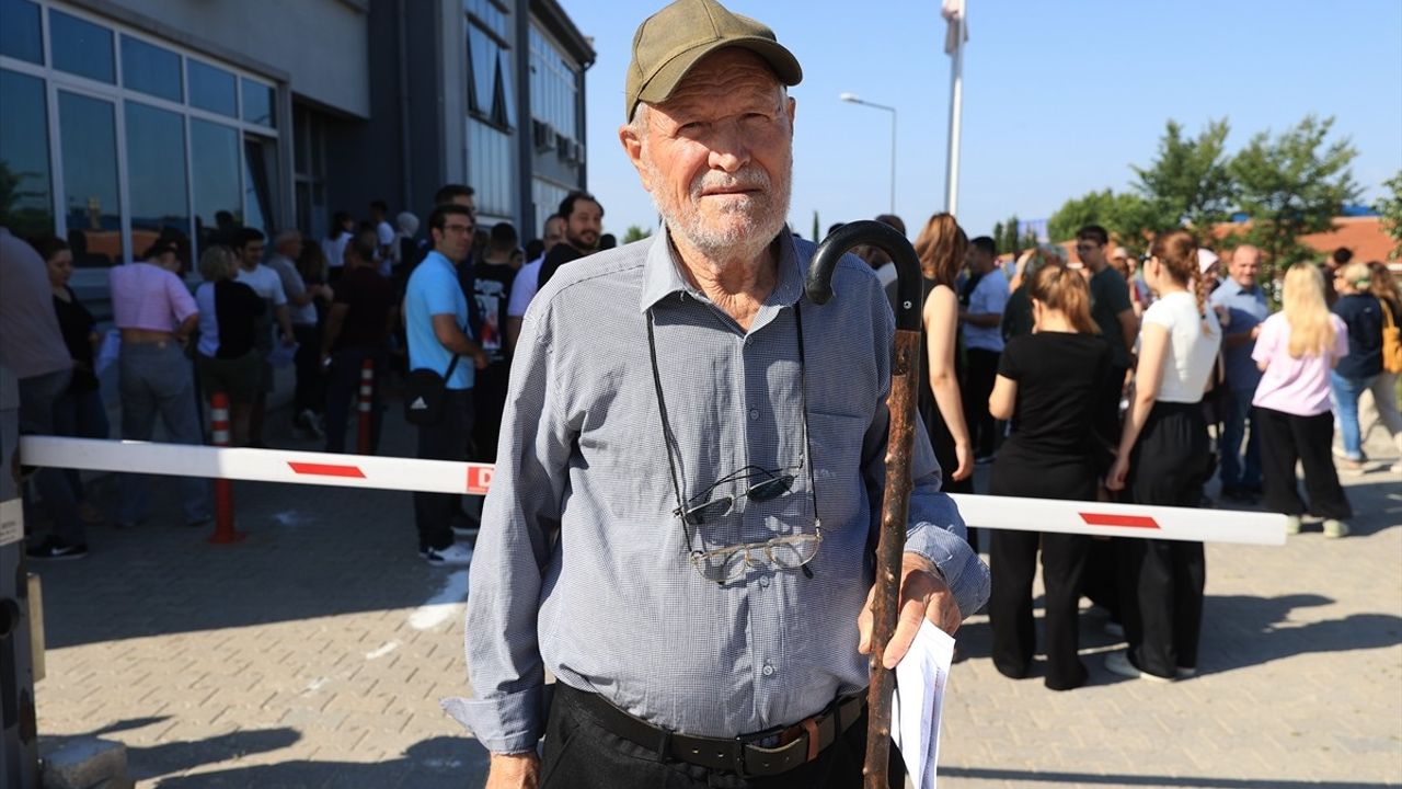 81 Yaşındaki Şevki Kılıç, YKS'ye 8. Kez Girdi