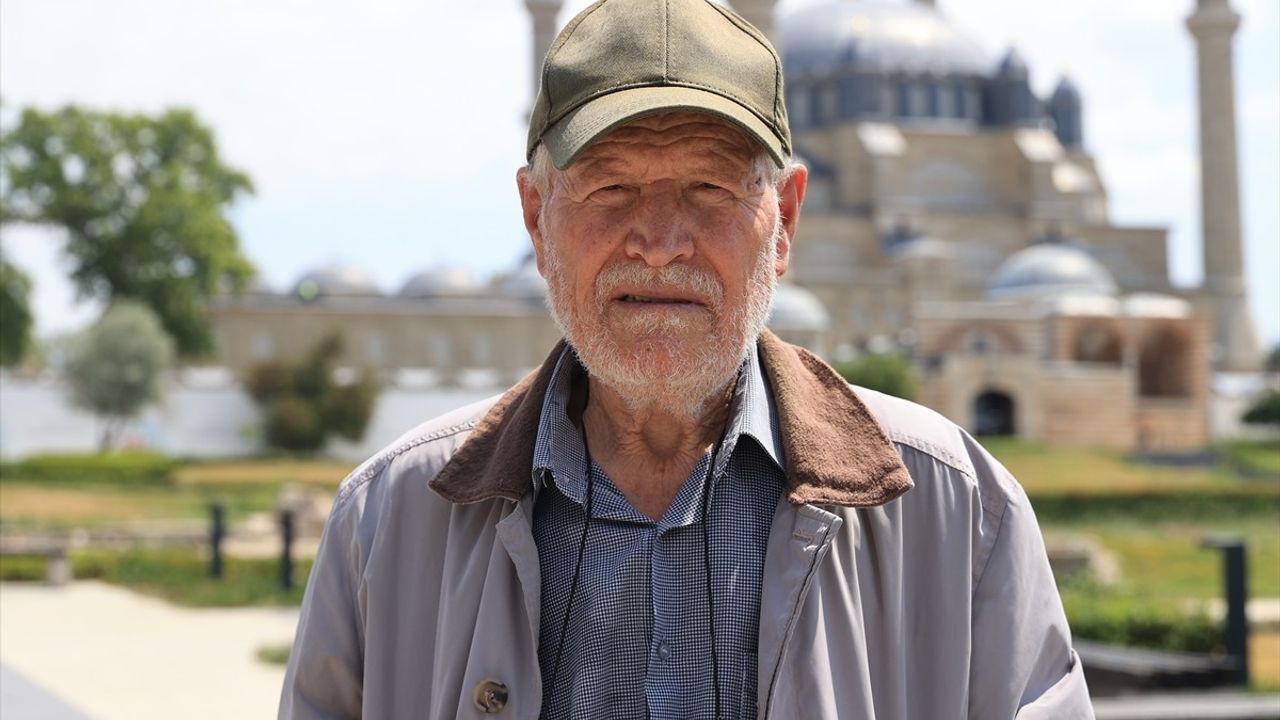 81 Yaşındaki Şevki Kılıç, YKS'ye 8. Kez Katılıyor