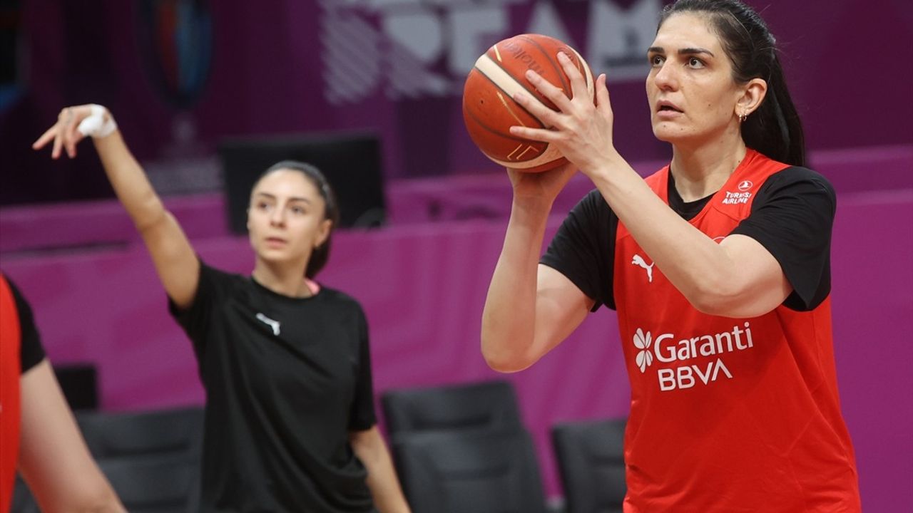 A Milli Kadın Basketbol Takımı Almanya Maçına Hazırlanıyor