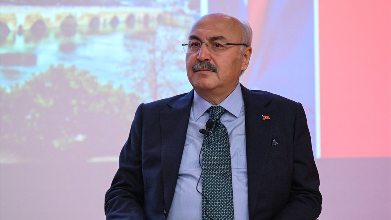 Adana'da 'Adana'nın İmaj Değerine Yolculuk' Söyleşisi Gerçekleştirildi