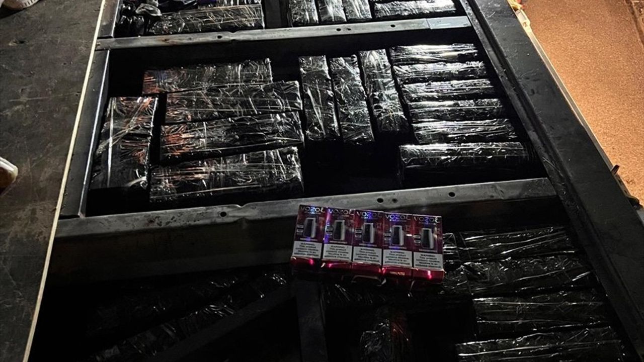 Adana'da Gümrük Kaçağı 1210 Elektronik Sigara Ele Geçirildi