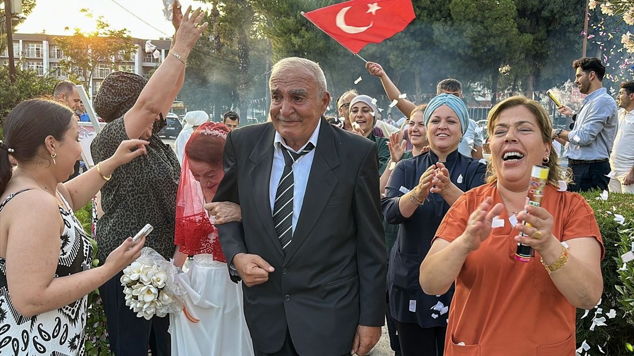 Adana'da Huzurevinde Tanışan Çift Nikahlandı