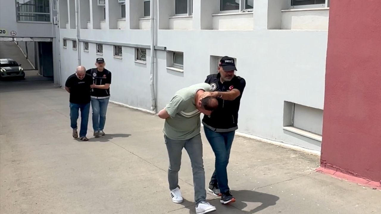 Adana'da Uyuşturucu Operasyonunda İki Şüpheli Tutuklandı
