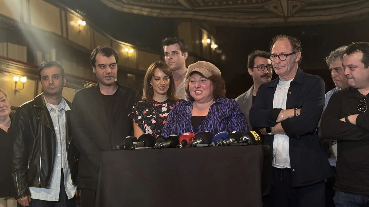 Adile Filmi Oyuncuları Basın Mensuplarıyla Buluştu