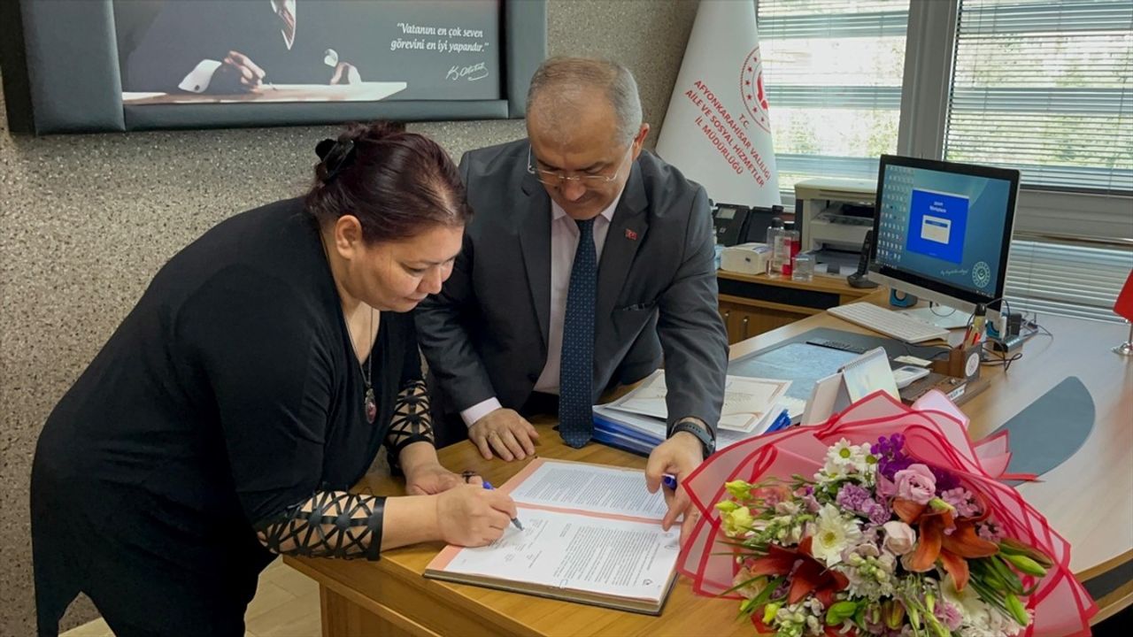 Afyonkarahisar'da 'Geçici Koruyucu Aile Hizmeti' Pilot Uygulaması Başladı