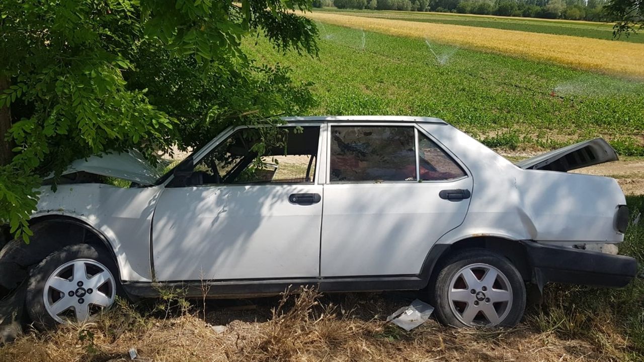Afyonkarahisar'da İki Otomobil Çarpıştı: 6 Yaralı