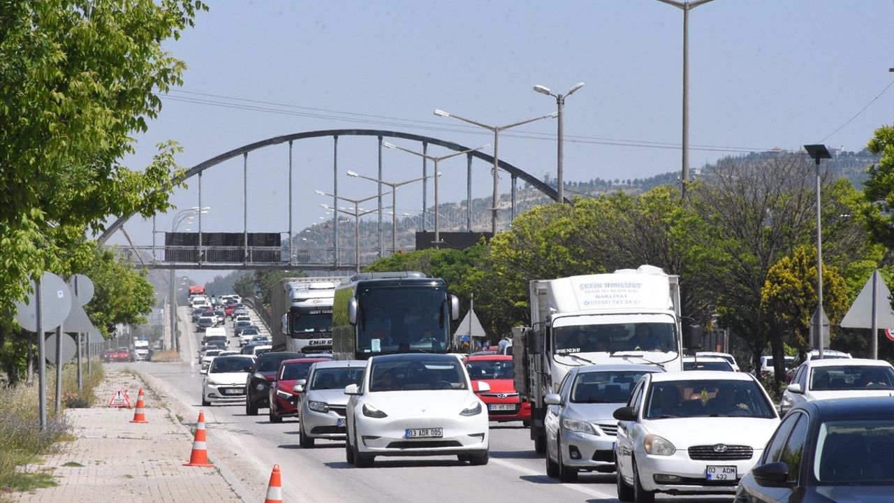 Afyonkarahisar'da Kurban Bayramı Nedeniyle Artan Trafik Yoğunluğu