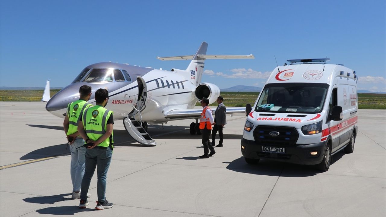 Ağrı'da Kalp Rahatsızlığı Olan Bebek Ambulans Uçakla Ankara'ya Sevk Edildi