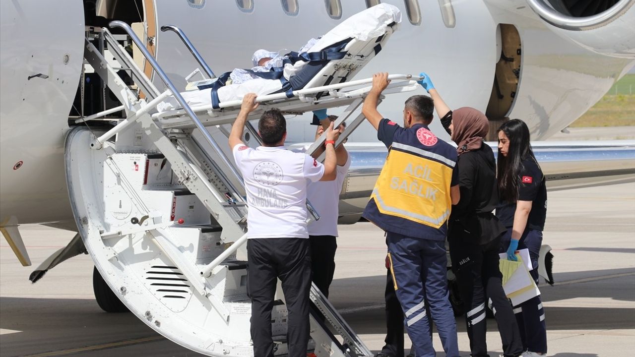 Ağrı'da Rahatsızlanan Down Sendromlu Çocuk, Ambulans Uçakla Ankara'ya Gönderildi