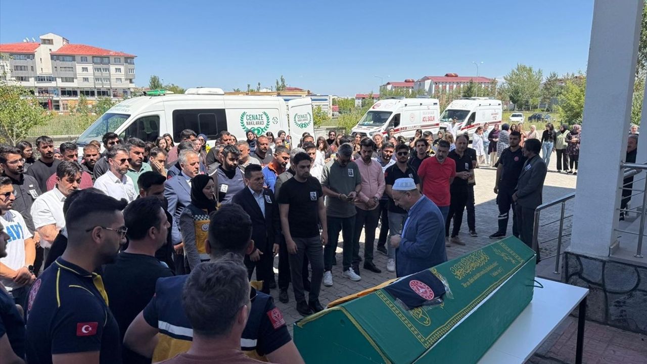 Ağrı'da Trafik Kazasında Acil Tıp Teknisyeni Hayatını Kaybetti