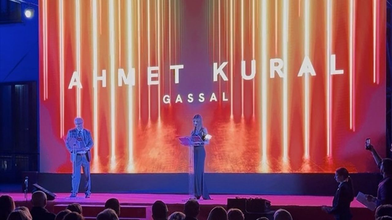 Ahmet Kural, 'Gassal' Dizisindeki Rolüyle İtalya'da En İyi Erkek Oyuncu Ödülünü Kazandı