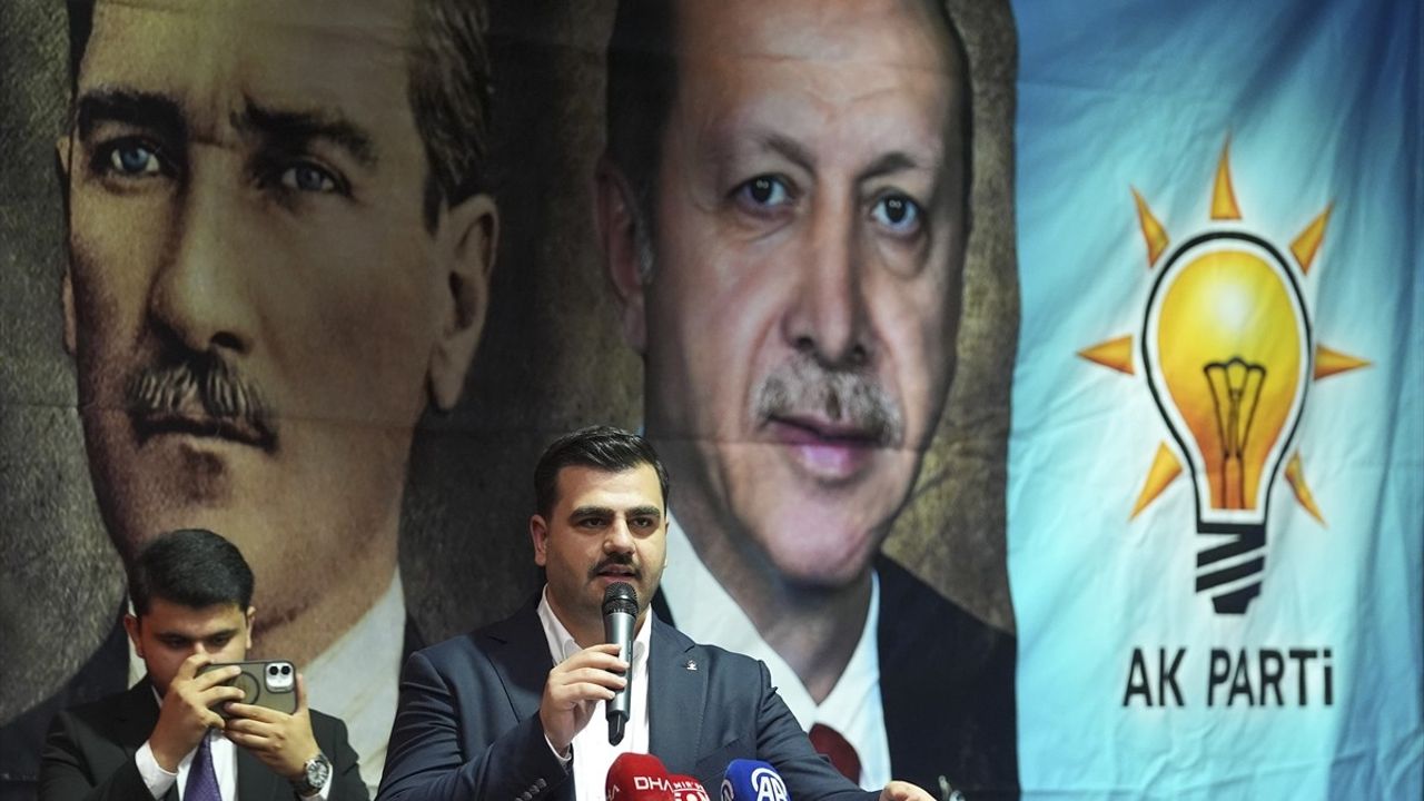 AK Parti Genel Sekreteri Eyyüp Kadir İnan, İzmir'deki Toplantılarda CHP'yi Eleştirdi