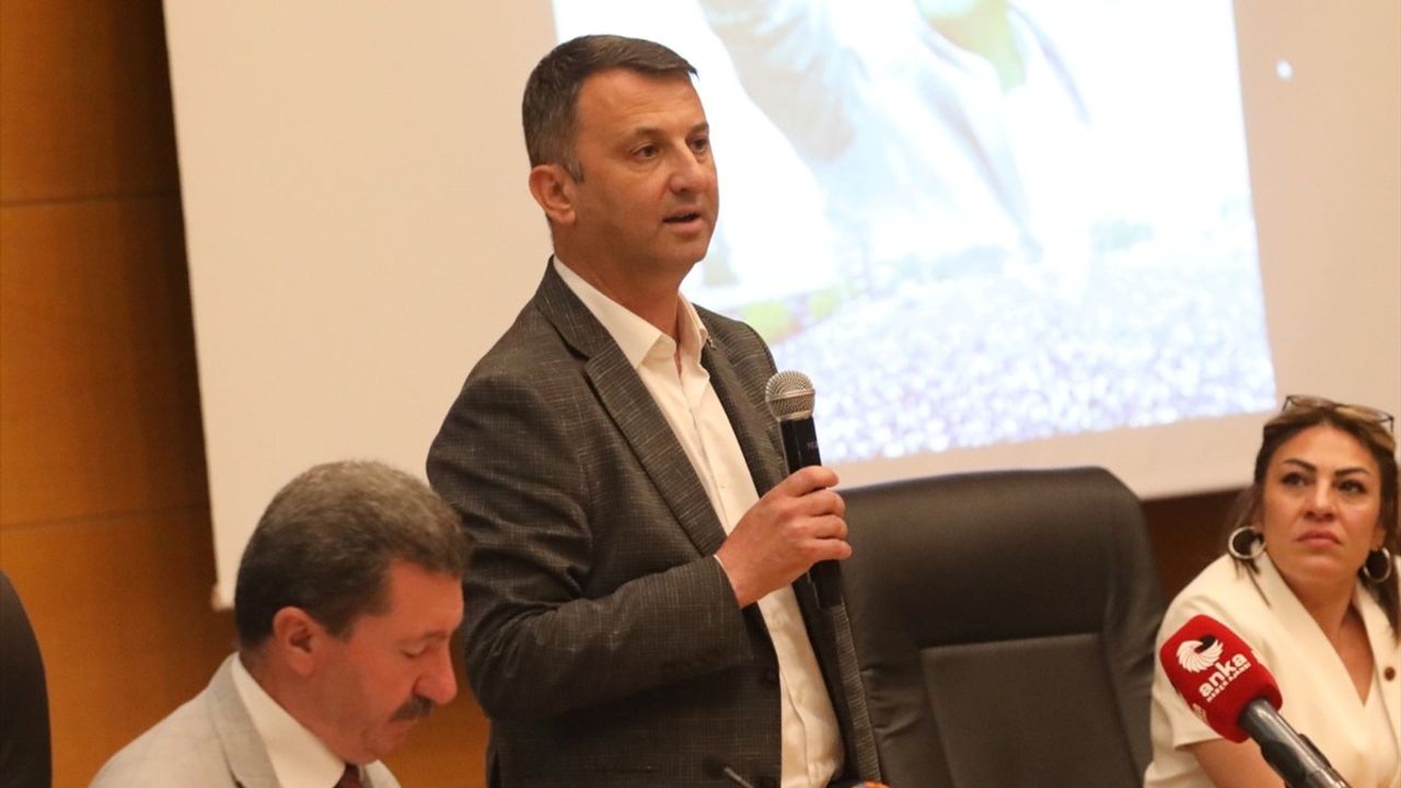 Akhisar Belediye Başkanı Ekrem Kayserili Seçildi