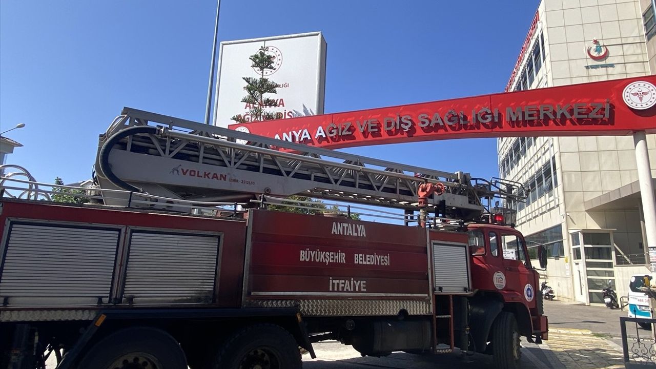 Alanya Ağız ve Diş Sağlığı Merkezi'nde Yangın Kontrol Altına Alındı