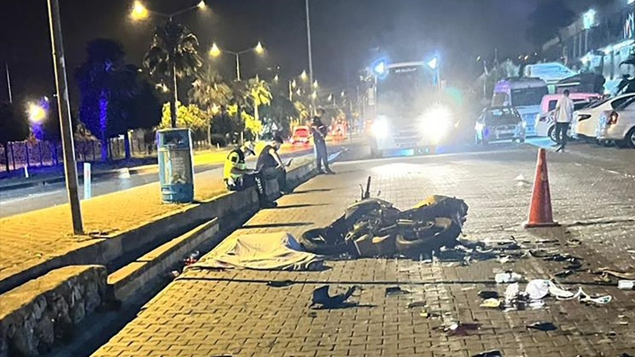 Alanya'da Motosiklet Kazası: 2 Genç Hayatını Kaybetti