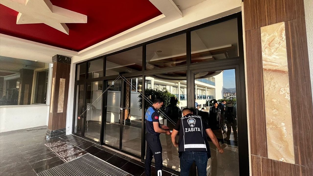 Alanya'da Ruhsatsız Otel 112. Kez Mühürlendi