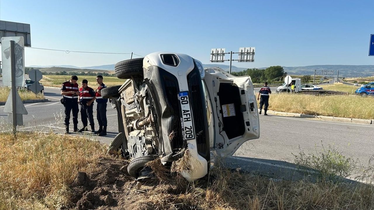 Amasya'da Hafif Ticari Araç ile Otomobilin Çarpışması: 7 Yaralı
