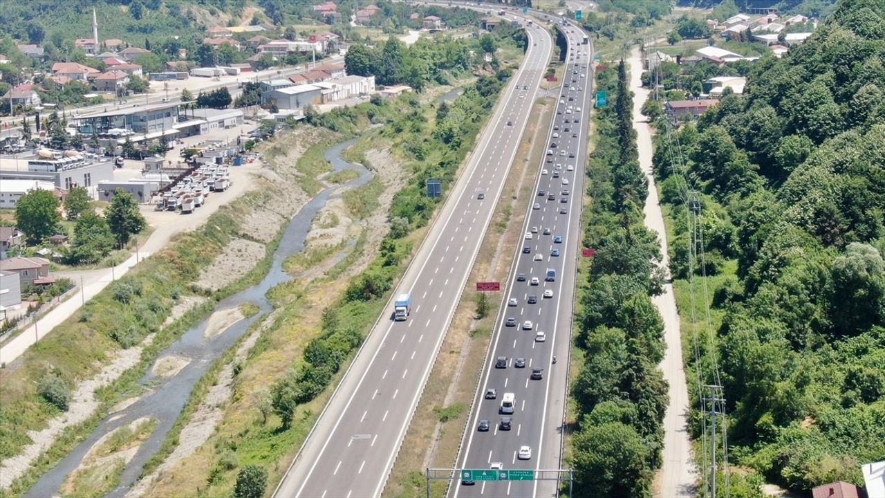 Anadolu Otoyolu'nda Kurban Bayramı'nda Yoğunluk Artıyor