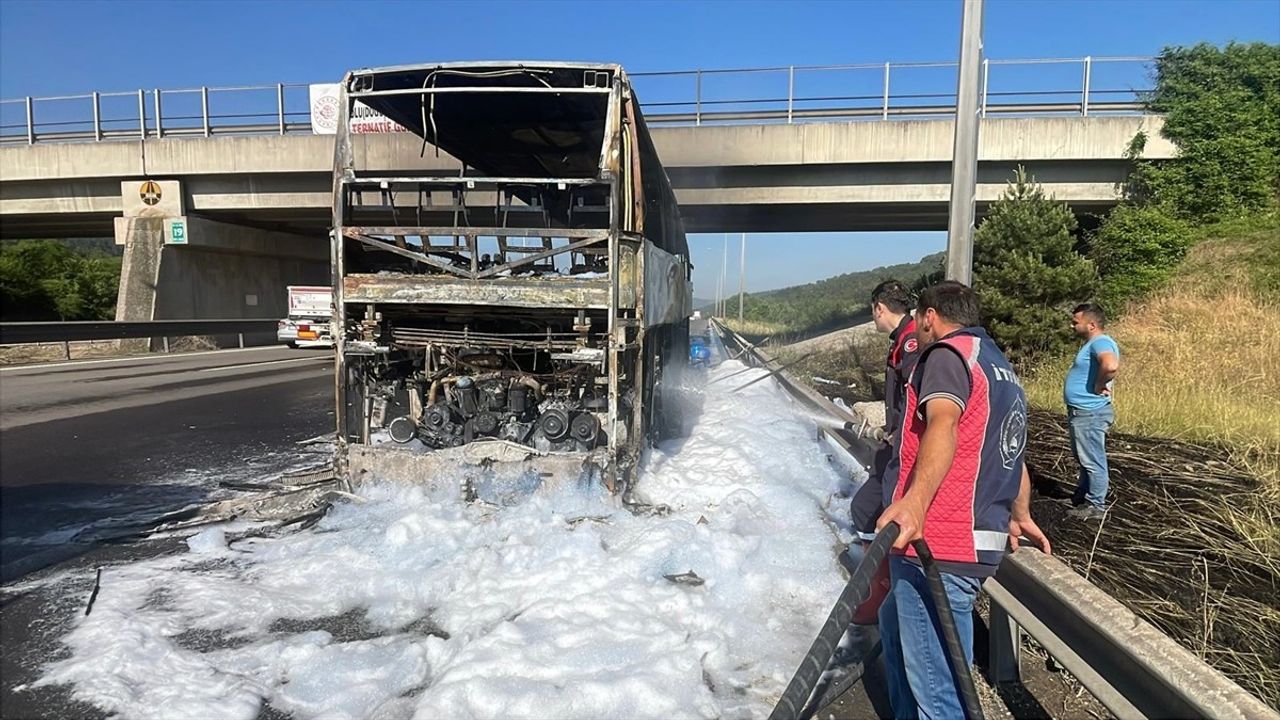 Anadolu Otoyolu'nda Yolcu Otobüsünde Yangın Çıktı