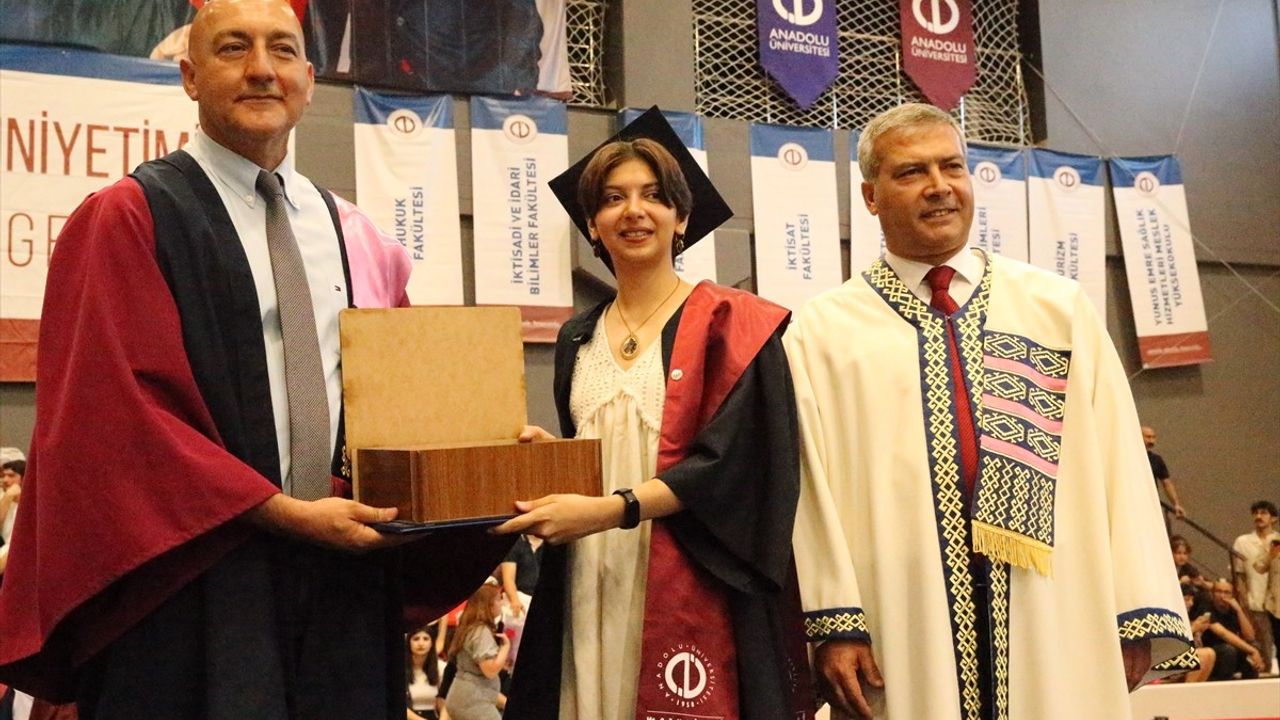 Anadolu Üniversitesi Mezuniyet Törenleri Başladı