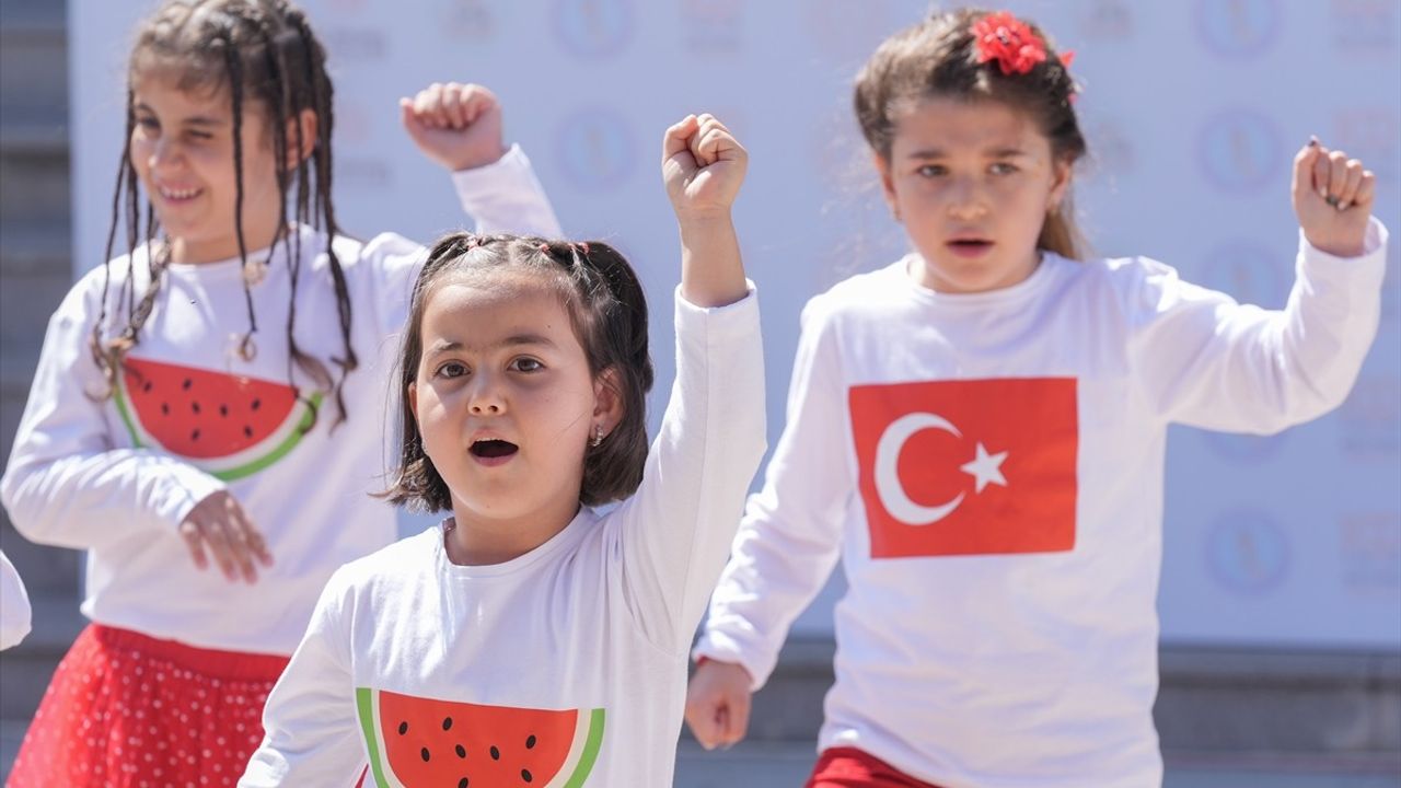 Ankara'da Filistinli Çocuklar İçin Sevgi ve Barış Kütüphanesi Açıldı