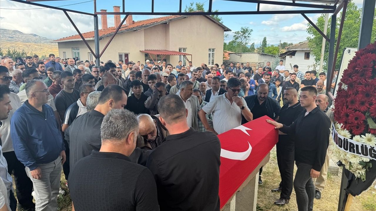 Ankara'da Kavgada Hayatını Kaybeden Polis Memuru Furkan Kaya'nın Cenazesi Defnedildi