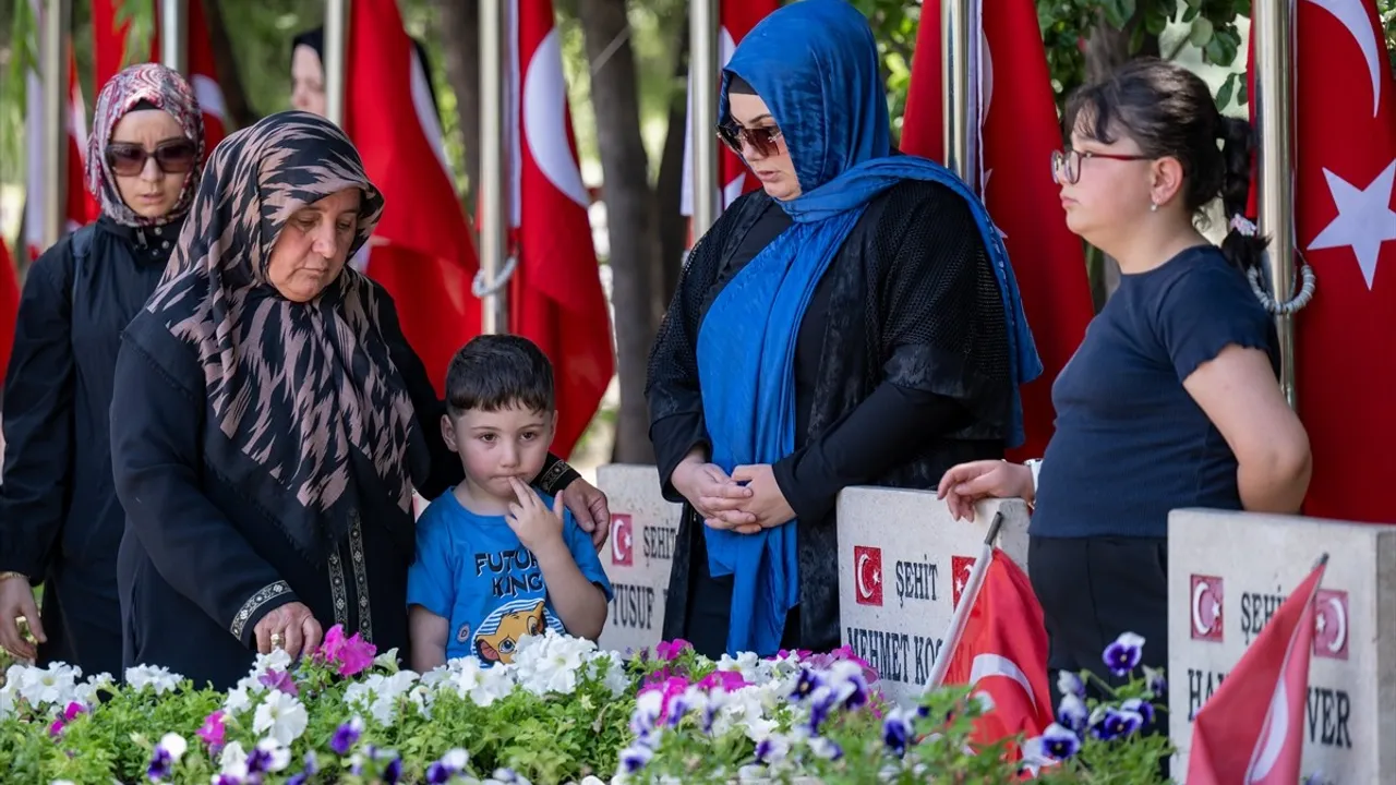 Ankara'da Kurban Bayramı Arifesinde Şehitlikler Ziyaret Edildi