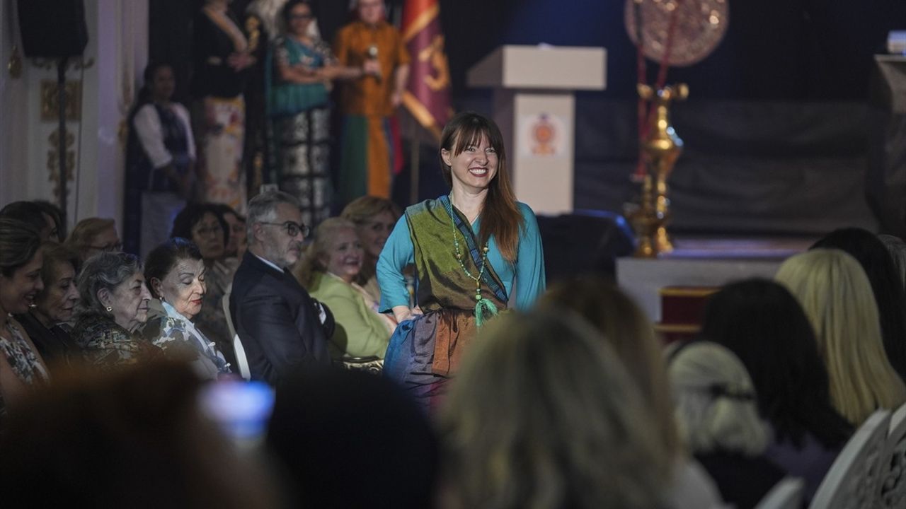 Ankara'da 'Renklerin Rapsodisi' Defilesi Gerçekleştirildi