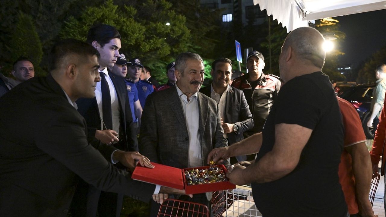 Ankara İl Emniyet Müdürü Engin Dinç, Kurban Bayramı Öncesi Polis Uygulama Noktasını Ziyaret Etti