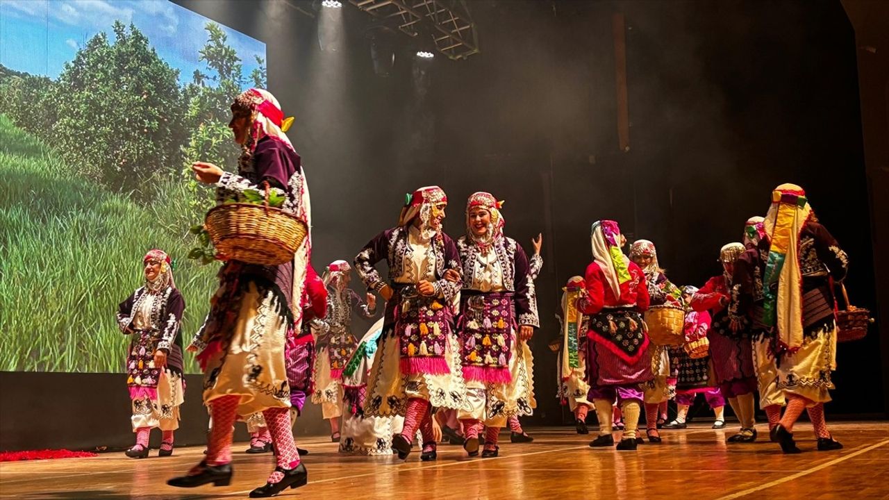 Ankara Maarif Orkestrası ve Halk Dansları Topluluğu Yıl Sonu Gösterisi Düzenlendi