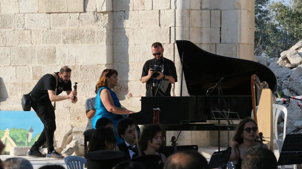 Antakya Ortodoks Kilisesi'nin Avlusunda İzleme Günü Etkinliği Düzenlendi