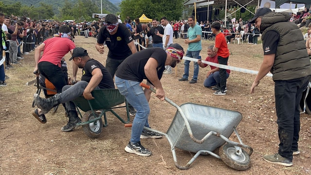 Antalya'da 2. Karacaören Şenlikleri Coşkuyla Gerçekleşti