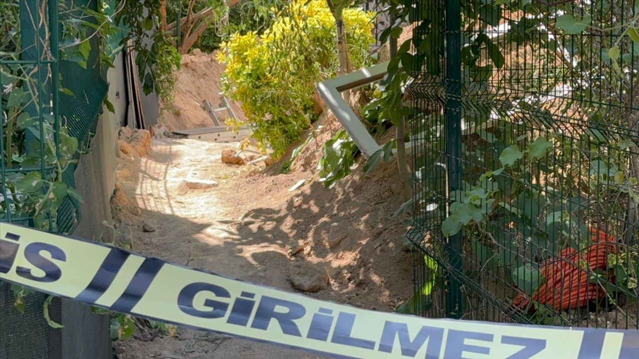 Antalya'da Çöken Balkonda İşçi Hayatını Kaybetti
