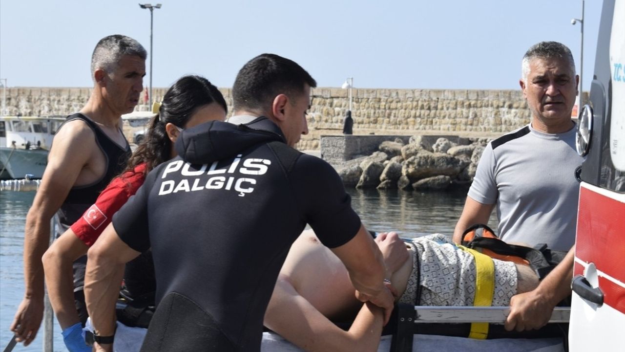 Antalya’da Denizde Fenalaşan Genç Kurtarıldı
