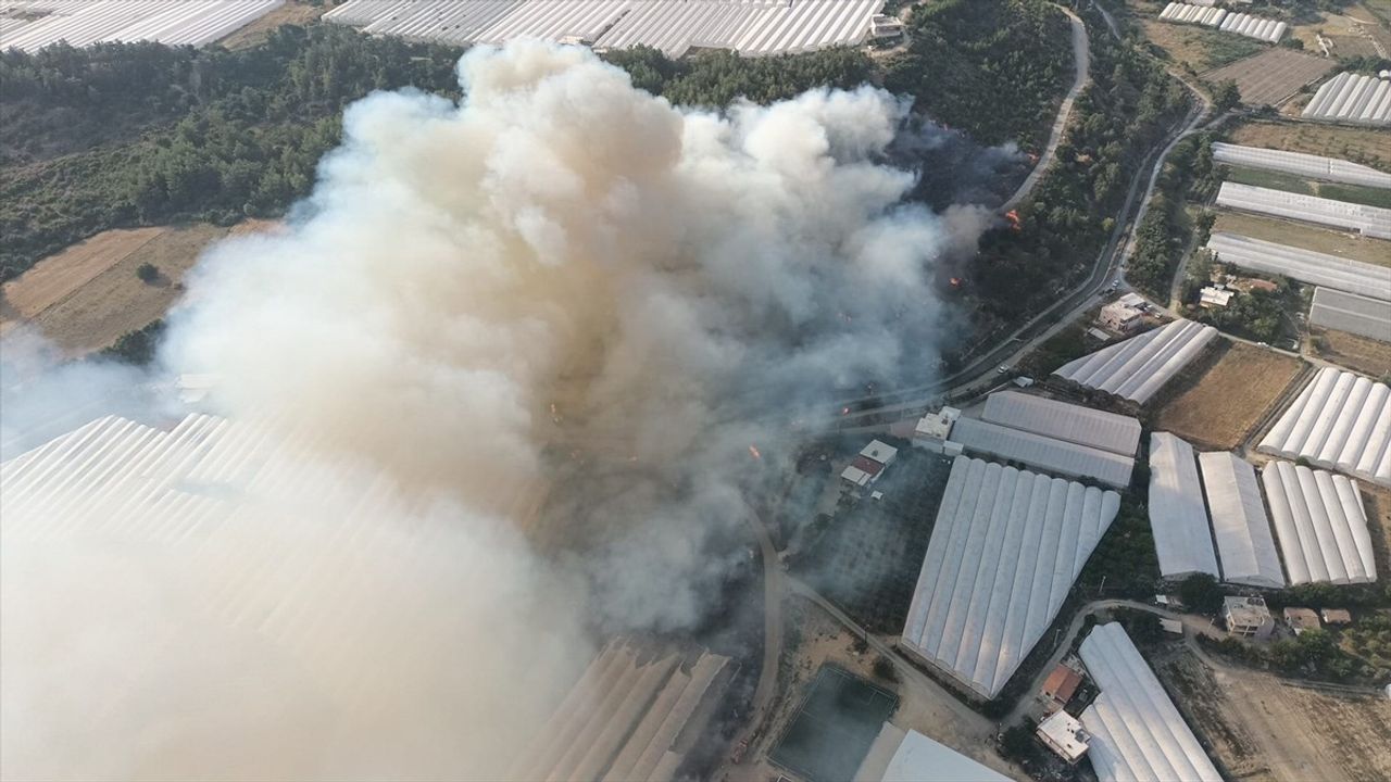 Antalya'da İki Ayrı Orman Yangınına Müdahale Ediliyor