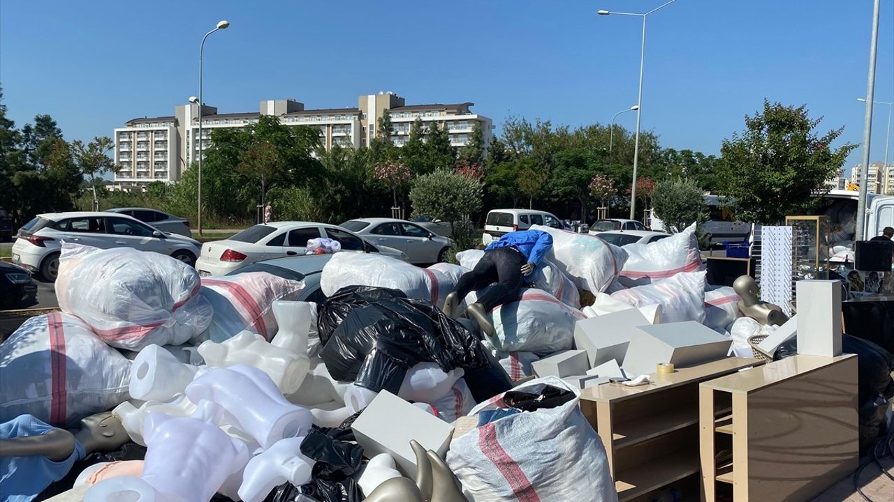 Antalya'da Kaçak İşletmelere Yıkım Uygulandı
