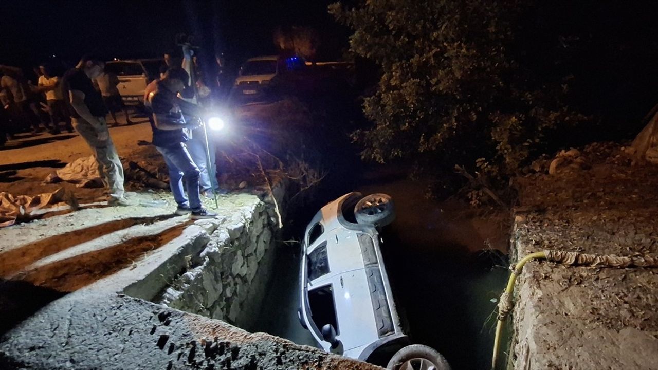 Antalya'da Sulama Kanalına Devrilen Otomobilde İki Kişi Hayatını Kaybetti