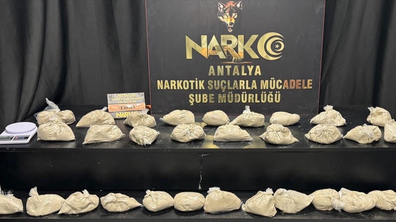 Antalya'da Uyuşturucu Operasyonunda 15 Kilo Eroin Ele Geçirildi