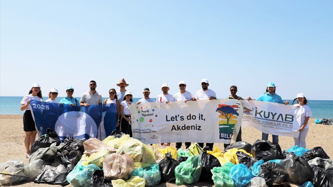 Antalya Kumköy Sahilinde Deniz Kaplumbağaları İçin Kıyı Temizliği Etkinliği Düzenlendi