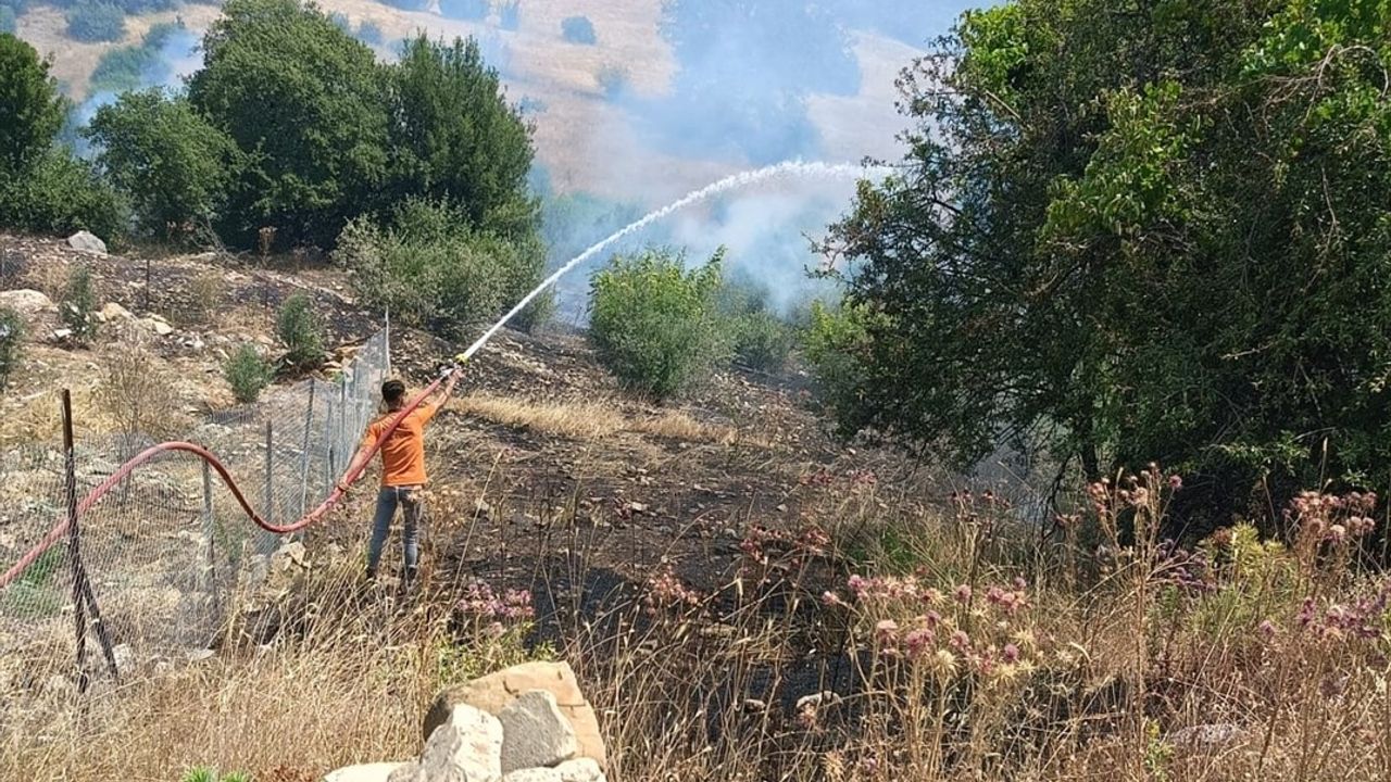 Antalya'nın Kumluca İlçesinde Yangınla Mücadele Devam Ediyor