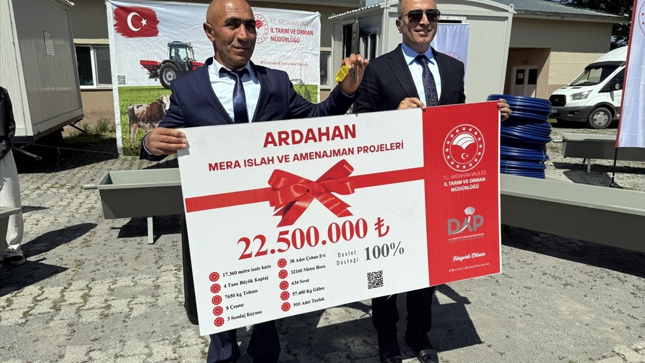 Ardahan'da Mera Altyapısı İçin Köylere Çobanevi ve Sıvat Desteği Sağlandı