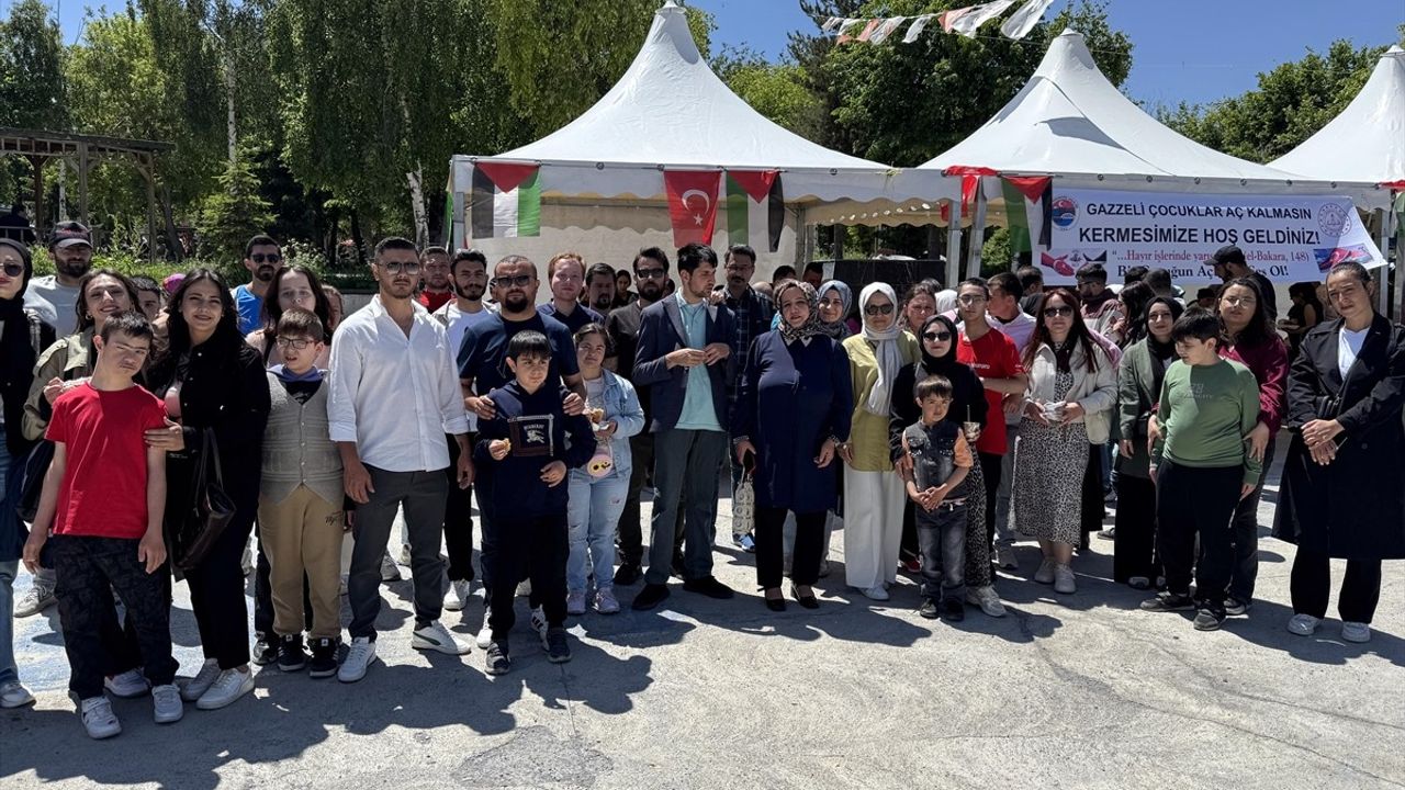 Ardahan'da Öğrenciler, Gazze İçin Kermes Düzenledi