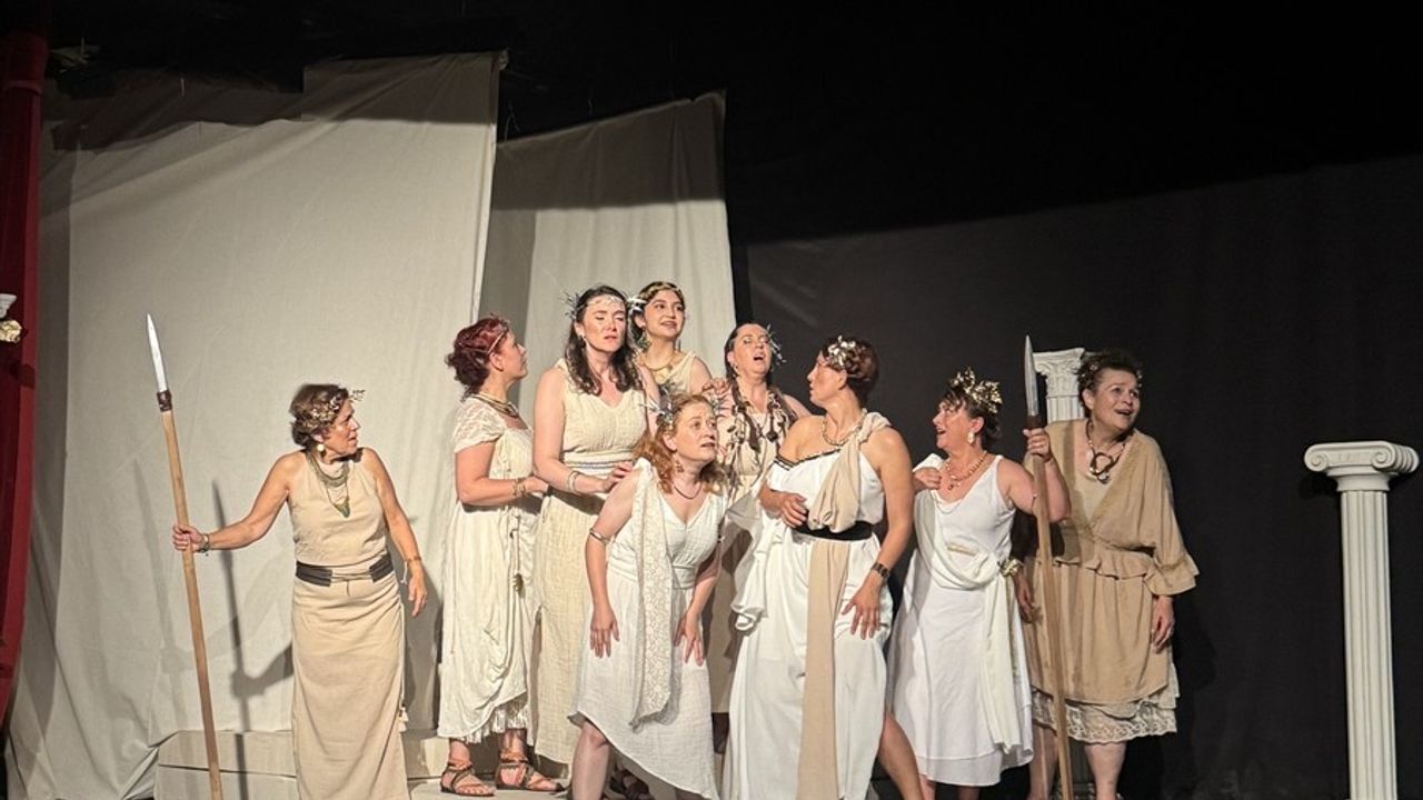 Aristophanes'in "Lysistrata" Oyunu Kocaeli'de Sahnelendi
